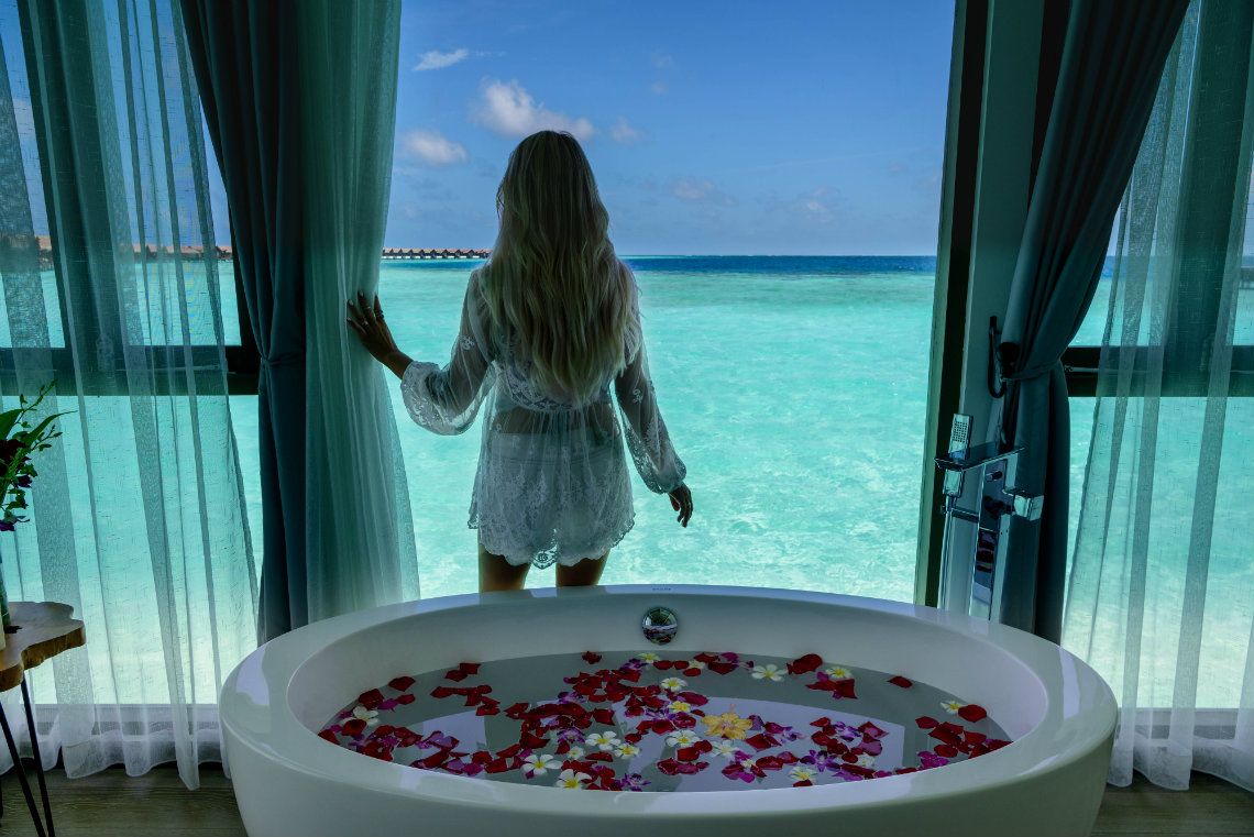 ocean-view-bathtub